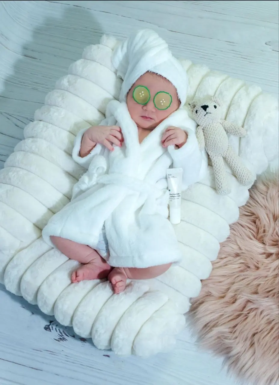 Self Made Newborn — фото малюка на телефон батьків
